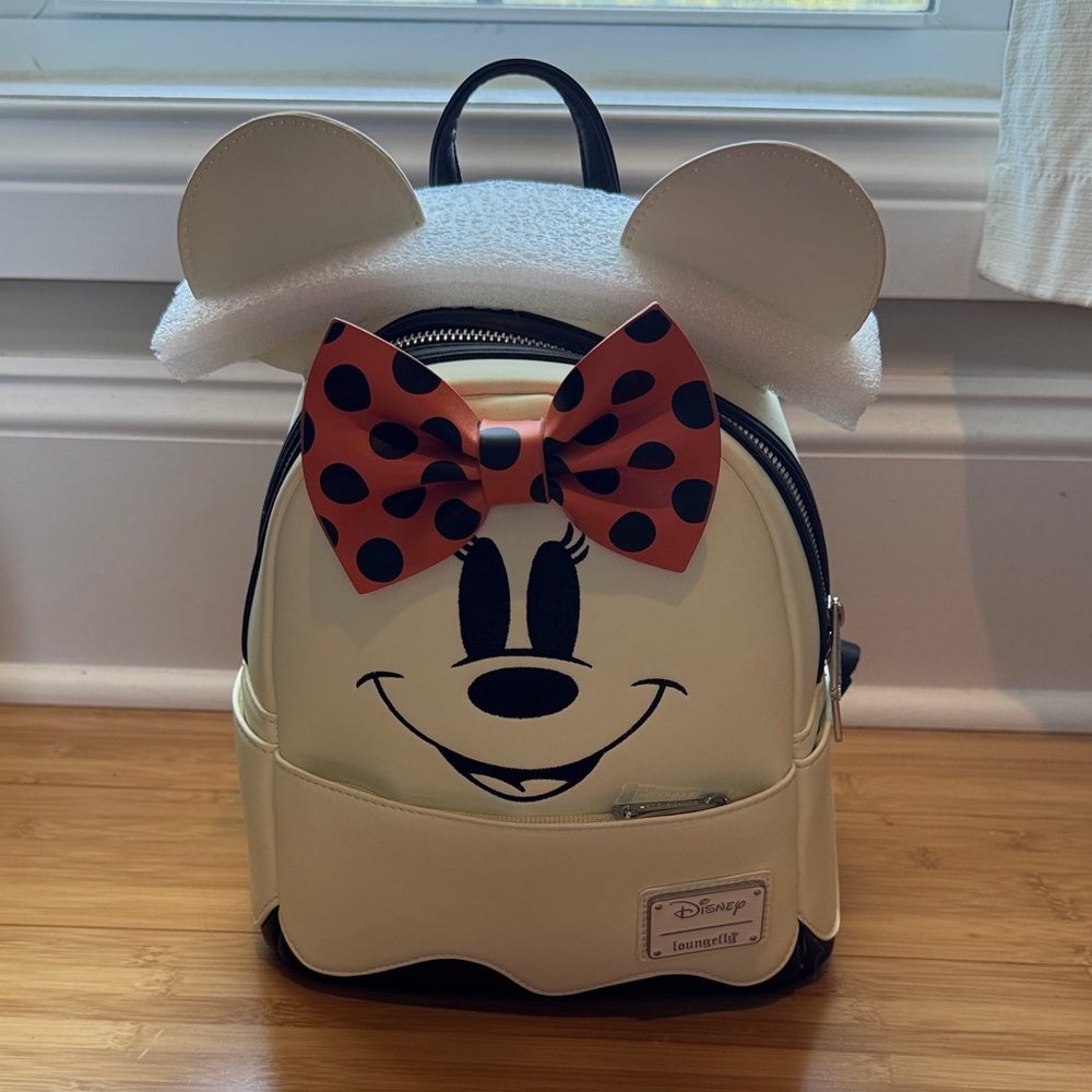 Disney Loungefly - Glow In The Dark Minnie mini backpack